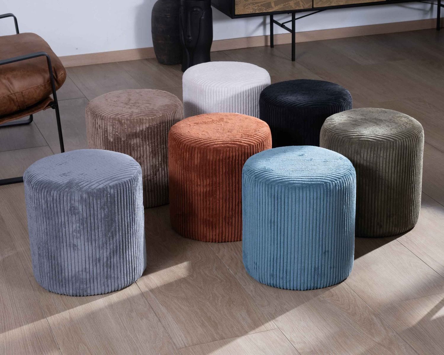 Lot de 2 petits poufs ronds en velours couleur camel "Snaw"