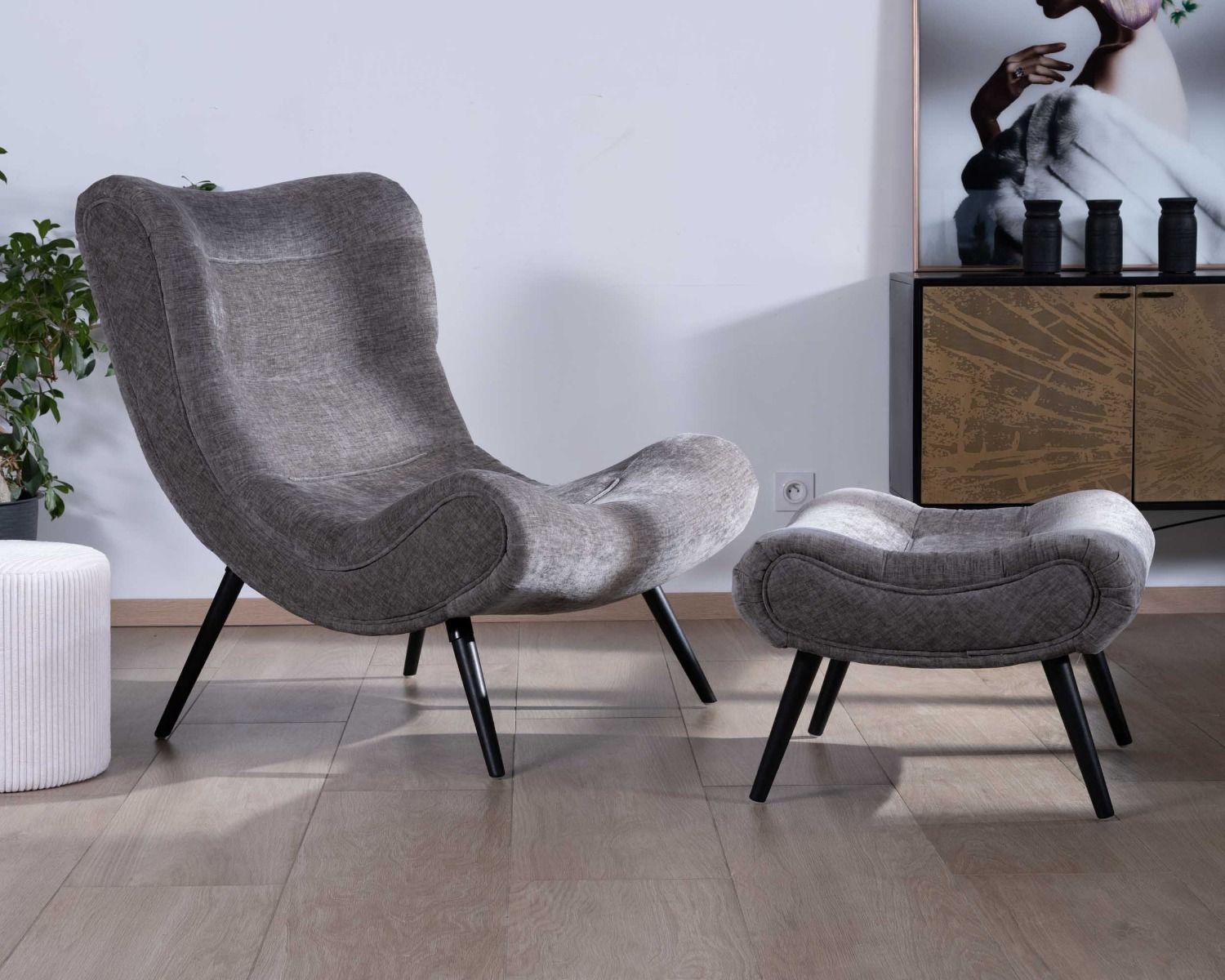 Fauteuil confort avec repose-pieds en velours gris "Caspe"