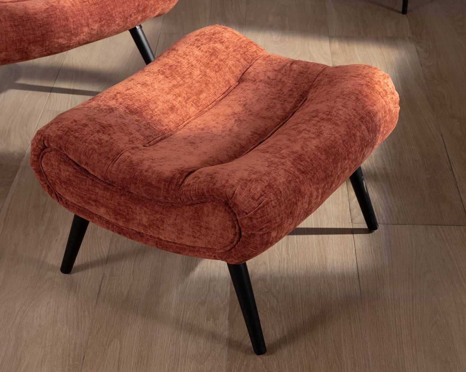 Fauteuil avec repose-pieds en tissu terracotta en velours "Caspe"