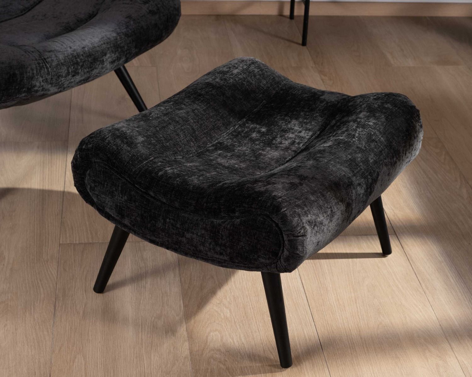 Fauteuil de détente avec pouf en tissu noir "Caspe"