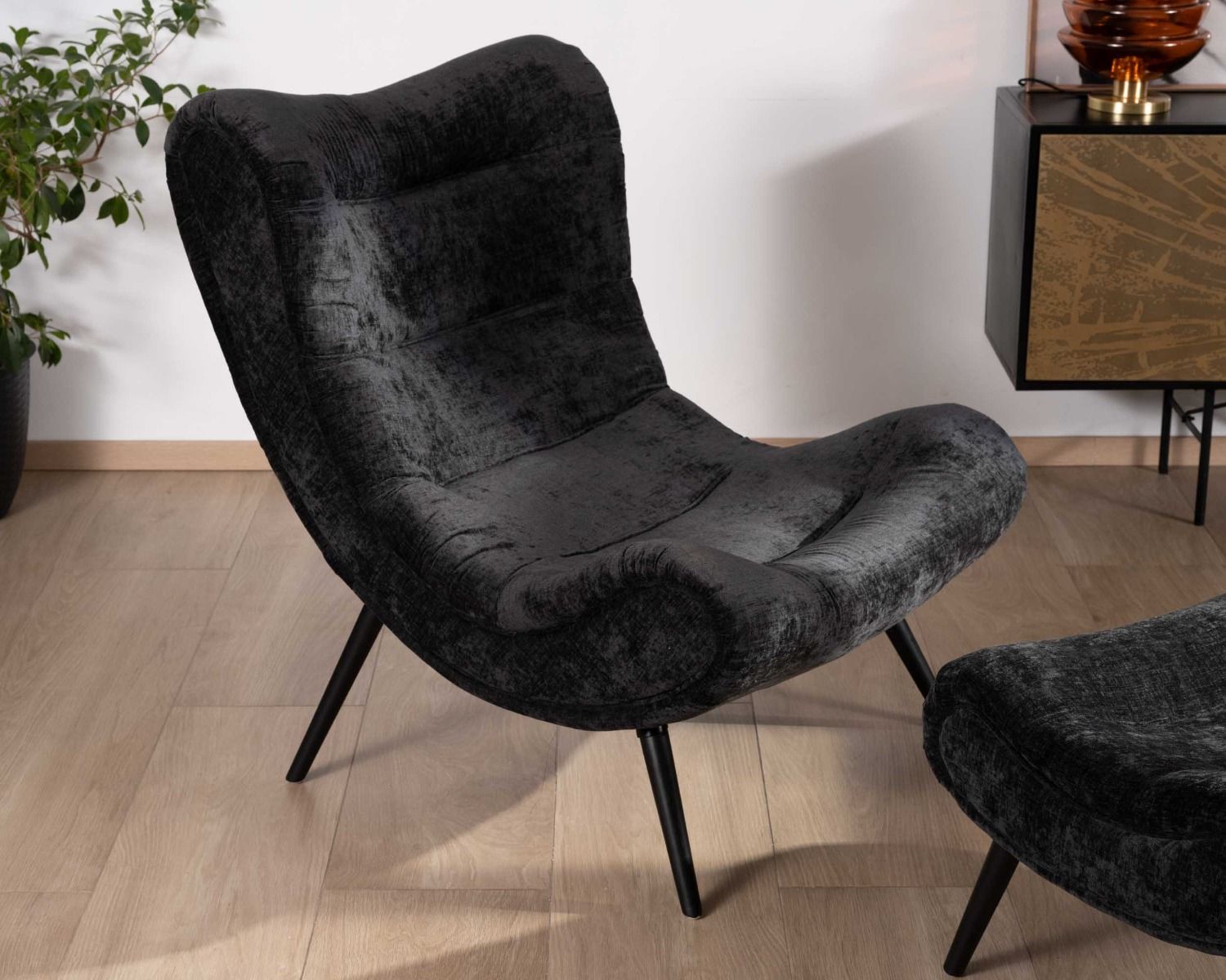 Fauteuil de détente avec pouf en tissu noir "Caspe"