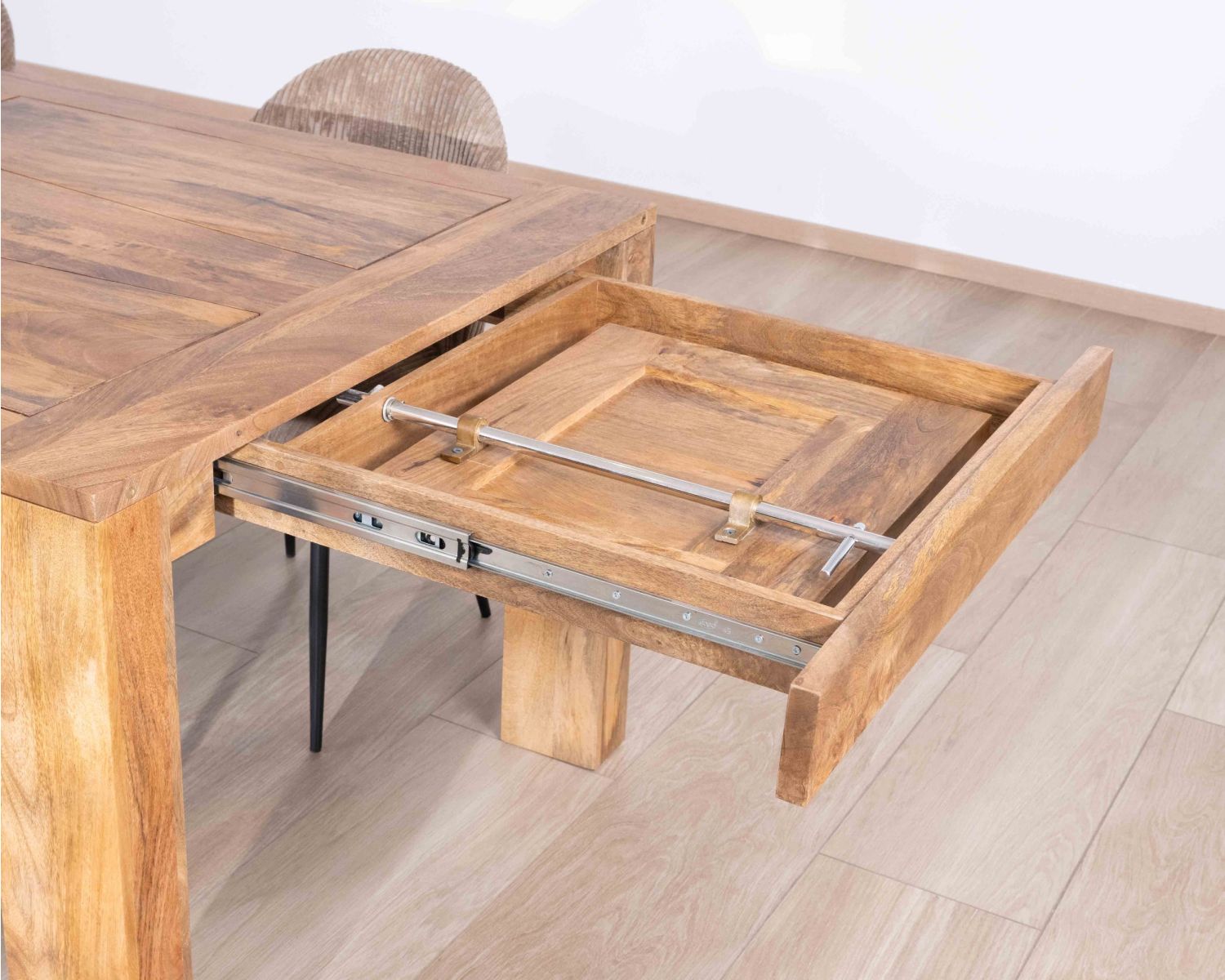Table de repas extensible 200 à 290 cm "Jappy" en manguier foncé