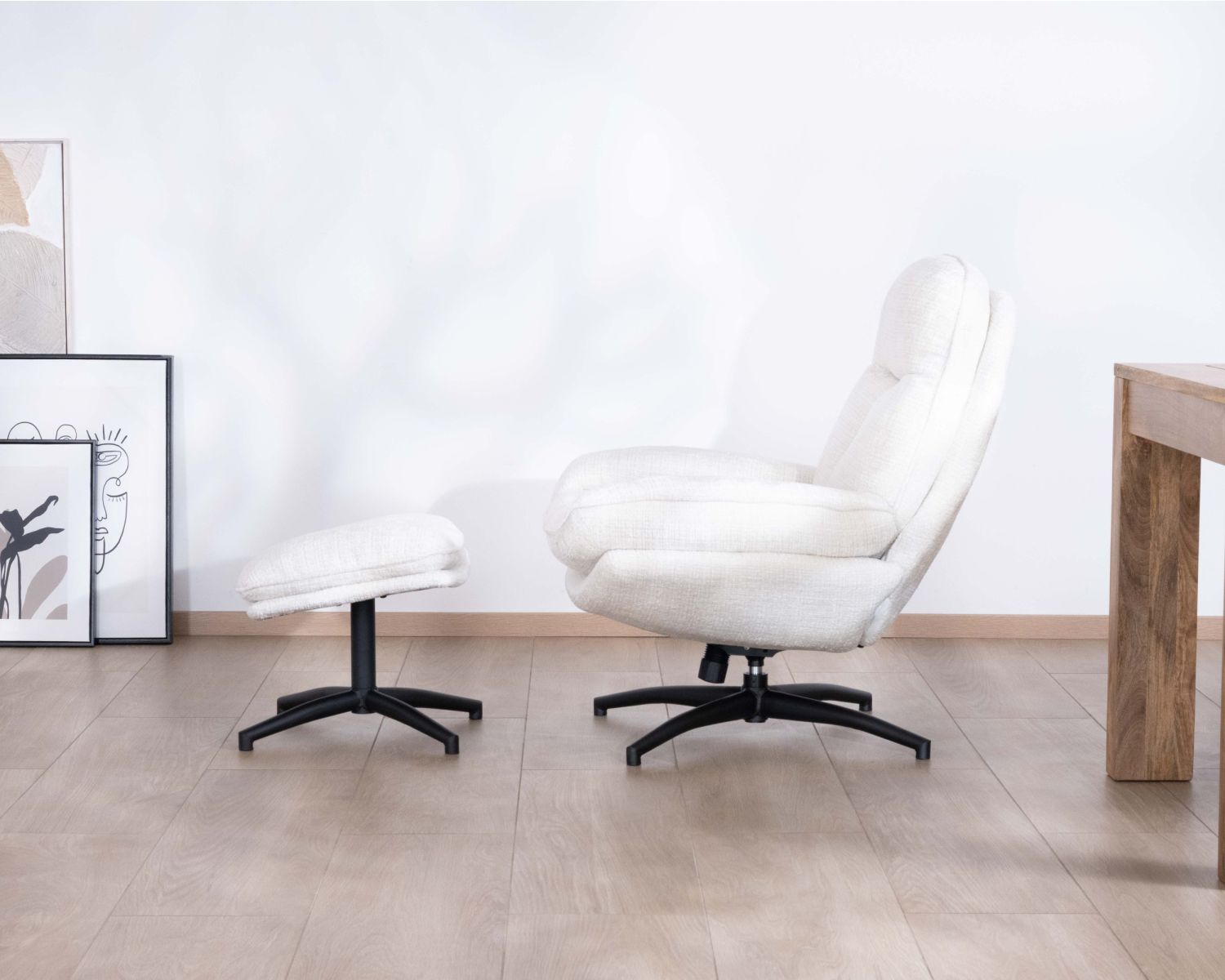 Fauteuil vintage avec pouf en tissu blanc ultra doux "Branson"