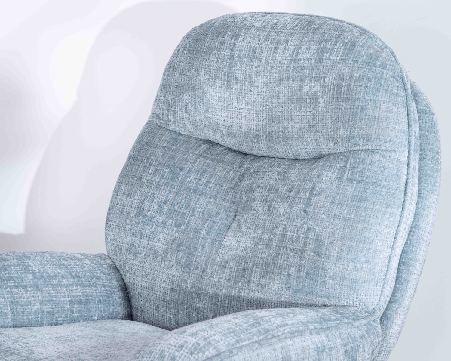 Fauteuil rotatif enveloppant avec repose-pieds "Branson" en tissu bleu glacier