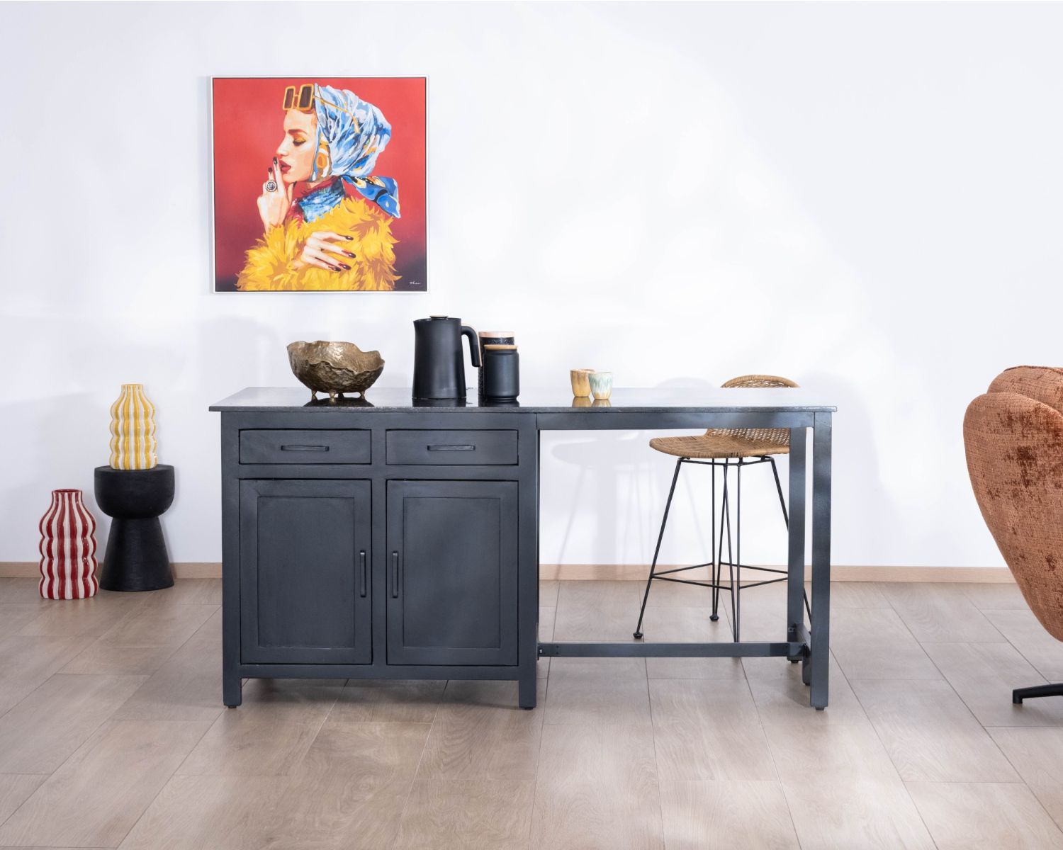 Îlot de cuisine noir avec coin repas "Grand Chef" en manguier et granit