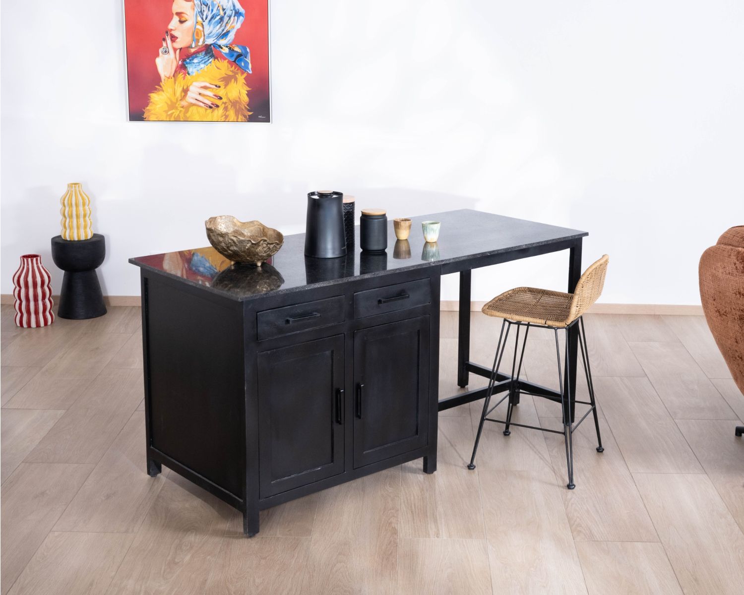 Îlot de cuisine noir avec coin repas "Grand Chef" en manguier et granit