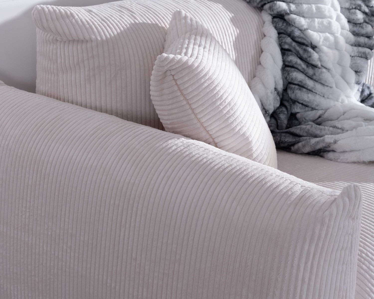 Canapé rétro 3 places en velours blanc "Moon"