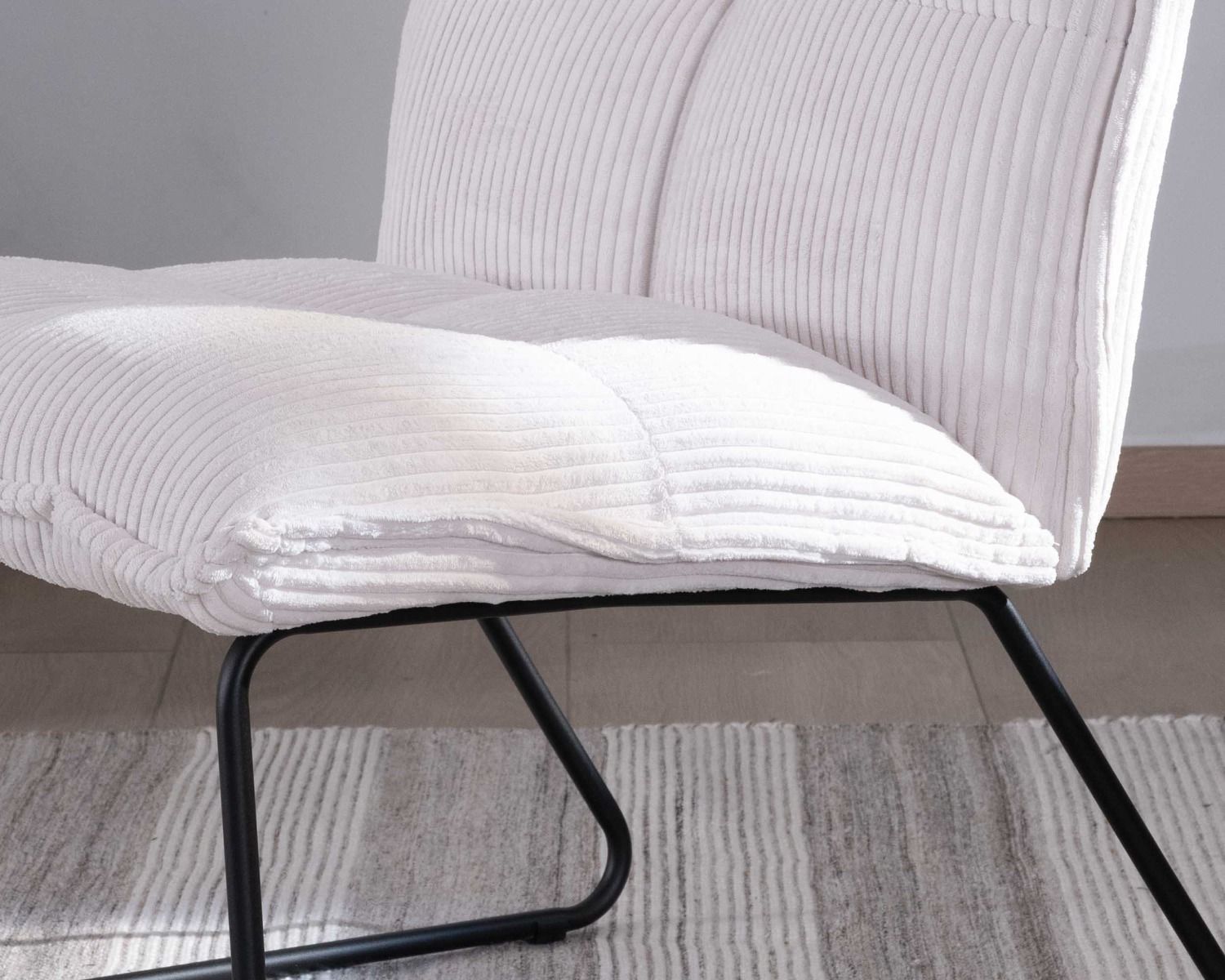 Lot de 2 fauteuils sans accoudoirs en velours côtelé blanc "Calvin" pieds métal