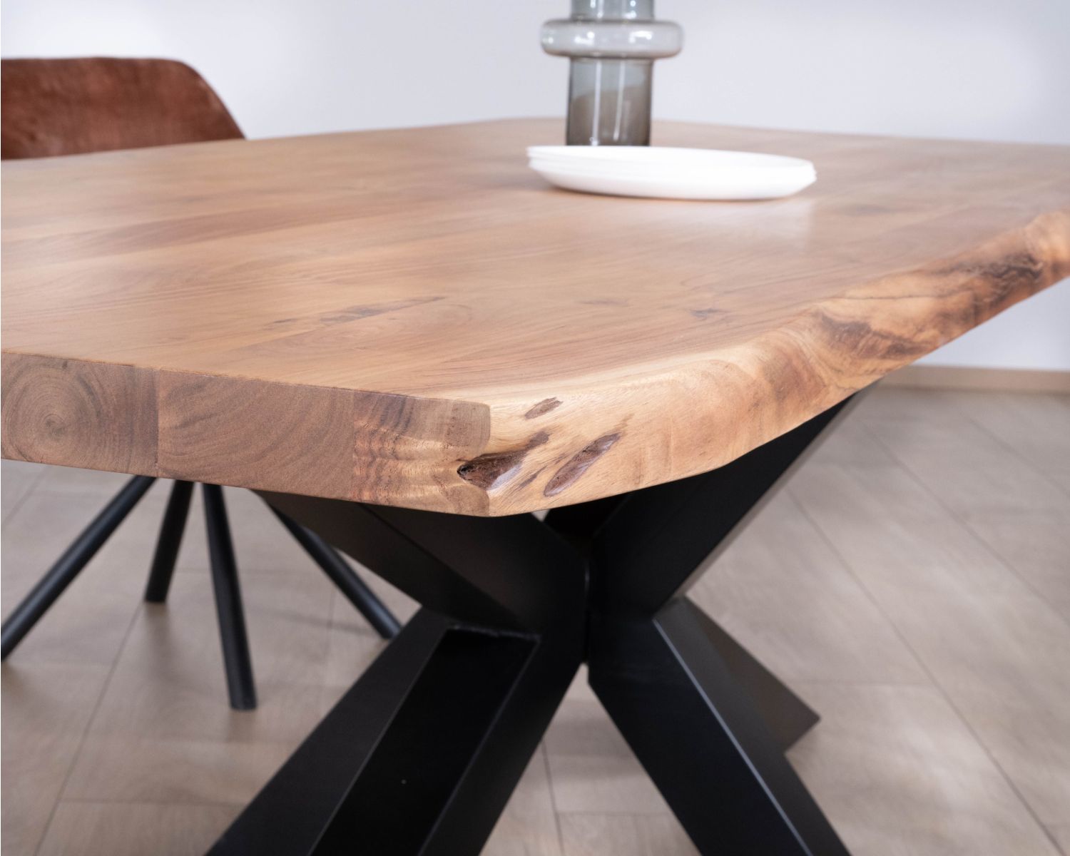 Grande table de repas 260 cm haut de gamme plateau bois et pieds métal "3D"