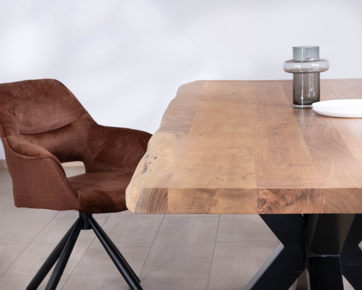 Table à manger haut de gamme plateau bois épais pieds métal "3D" 240cm