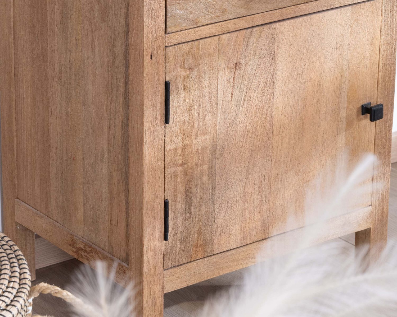 Colonne de rangement vitrée en manguier massif "Maestro"