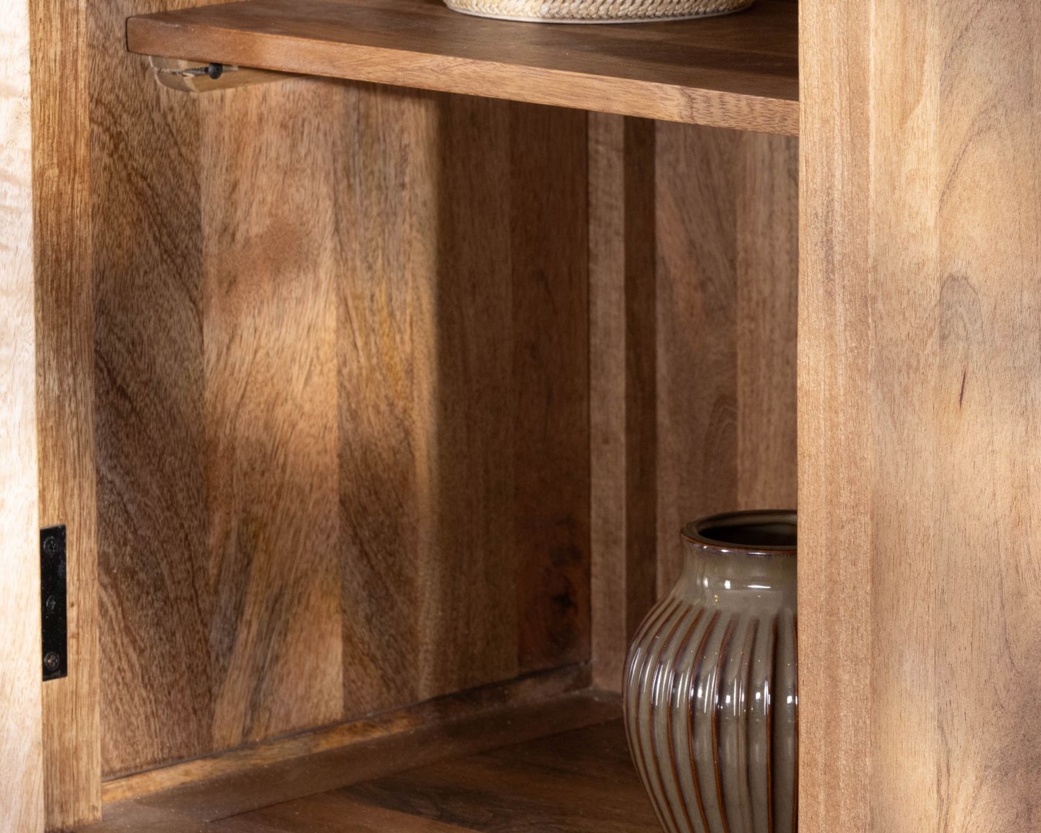 Colonne de rangement vitrée en manguier massif "Maestro"