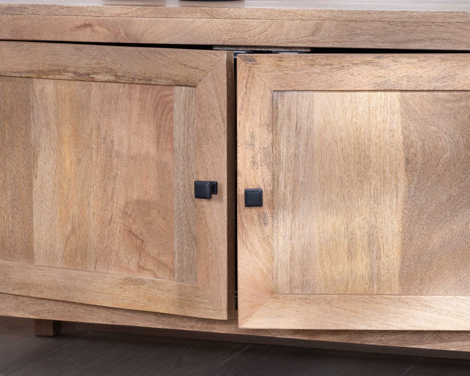 Meuble TV 160 cm en manguier "Maestro" avec double porte