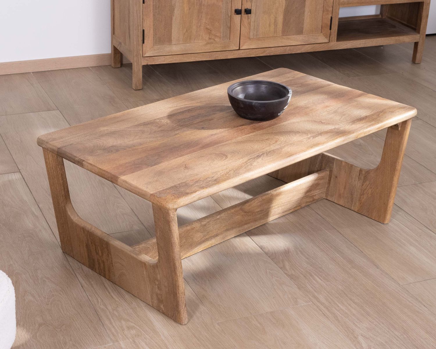 Table de salon épurée en manguier naturel "Maestro" 110 cm