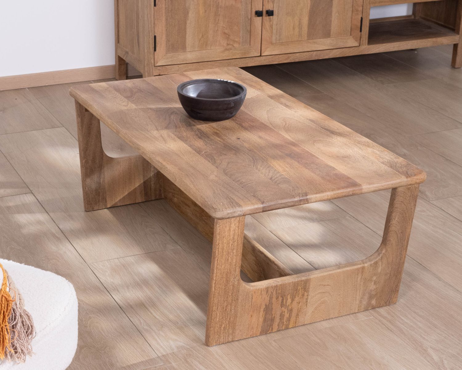 Table de salon épurée en manguier naturel "Maestro" 110 cm