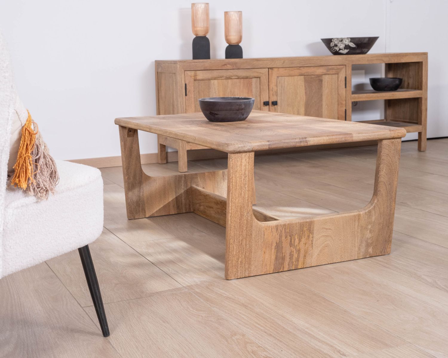 Table de salon épurée en manguier naturel "Maestro" 110 cm
