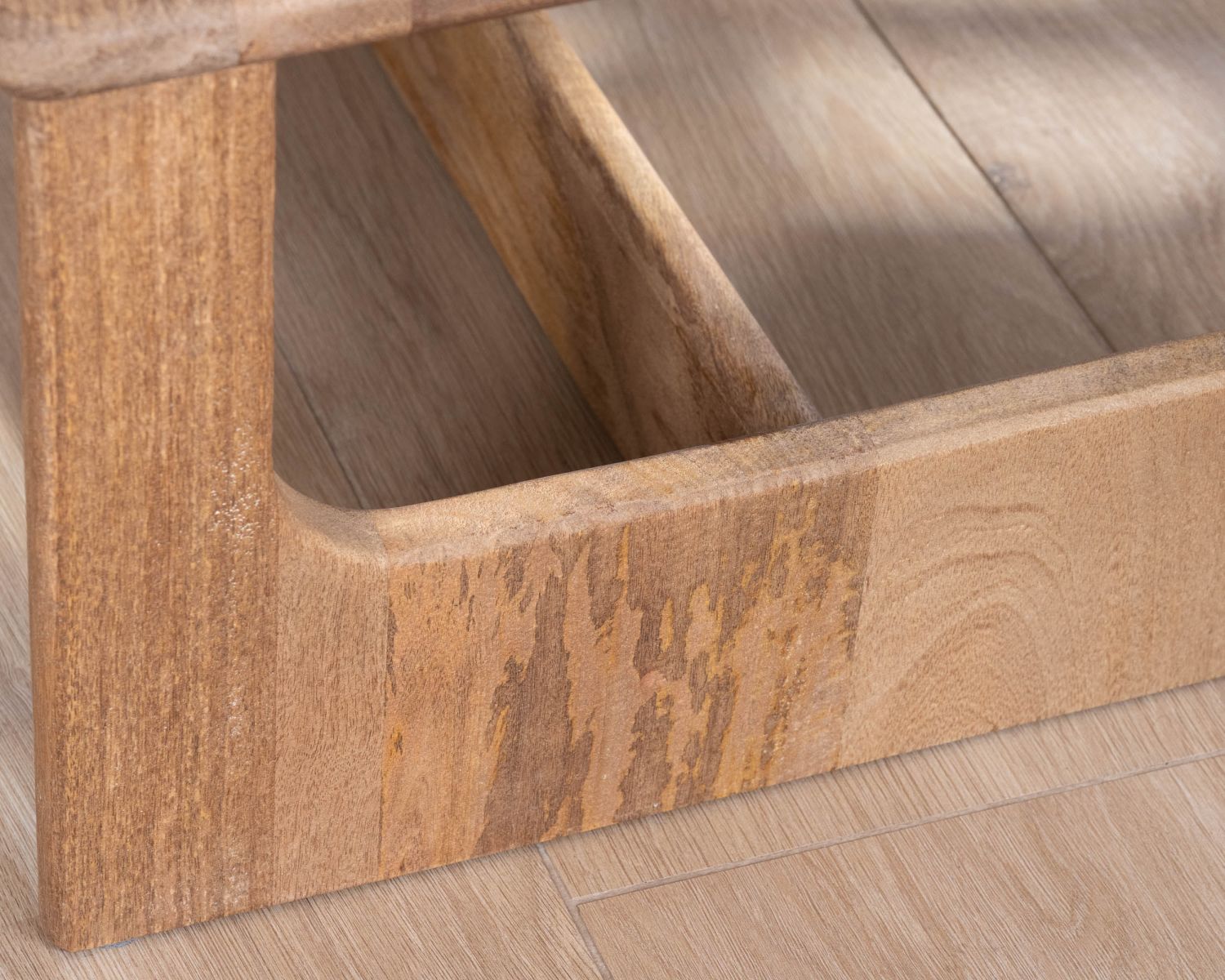 Table de salon épurée en manguier naturel "Maestro" 110 cm