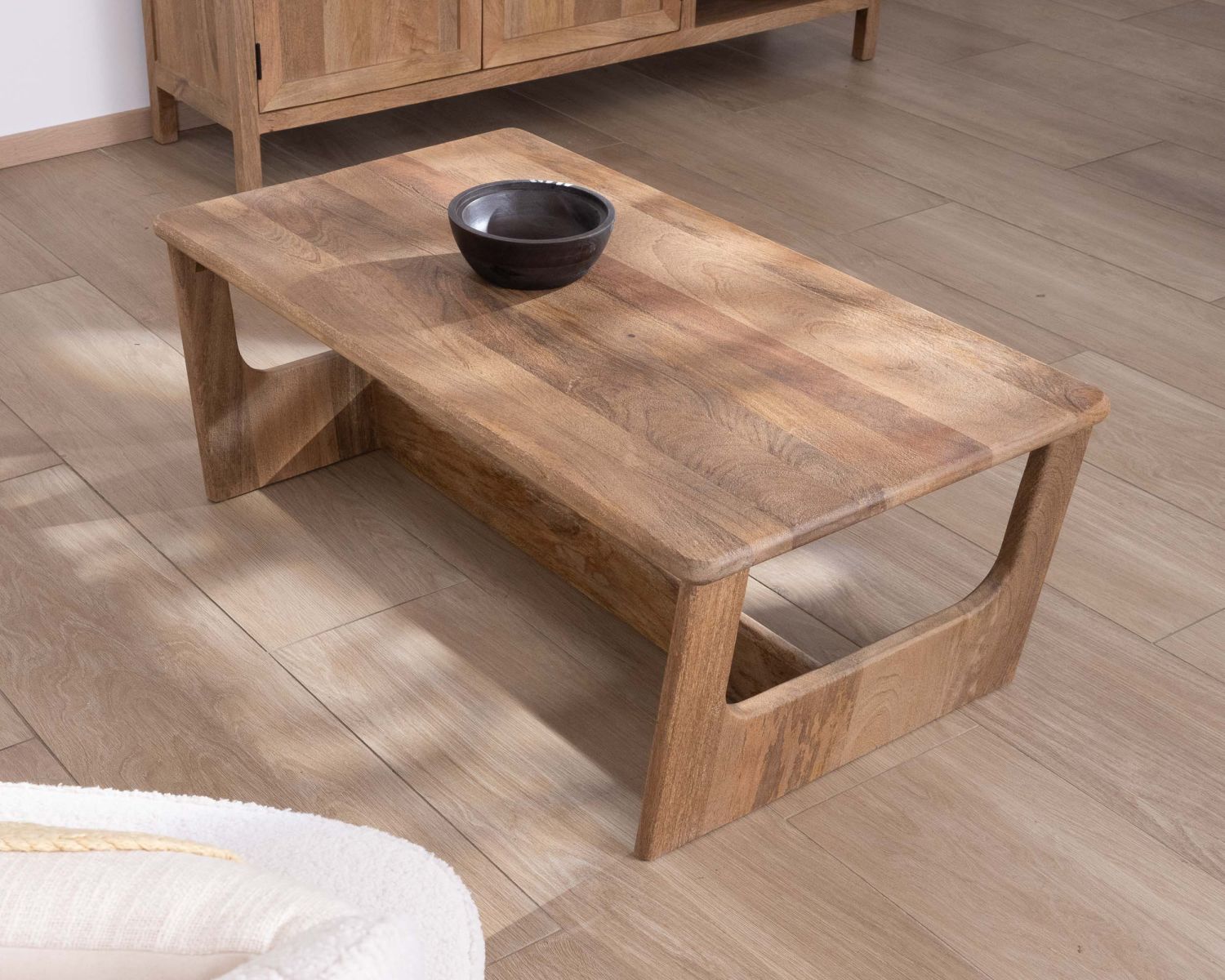 Table de salon épurée en manguier naturel "Maestro" 110 cm