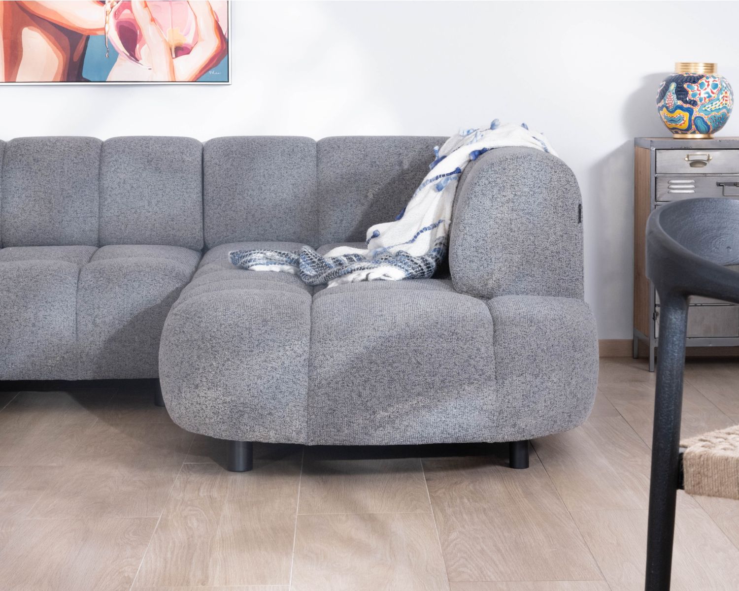 Grand canapé d'angle en tissu tramé gris "Syltan" avec profondeur d'assise réglable électriquement