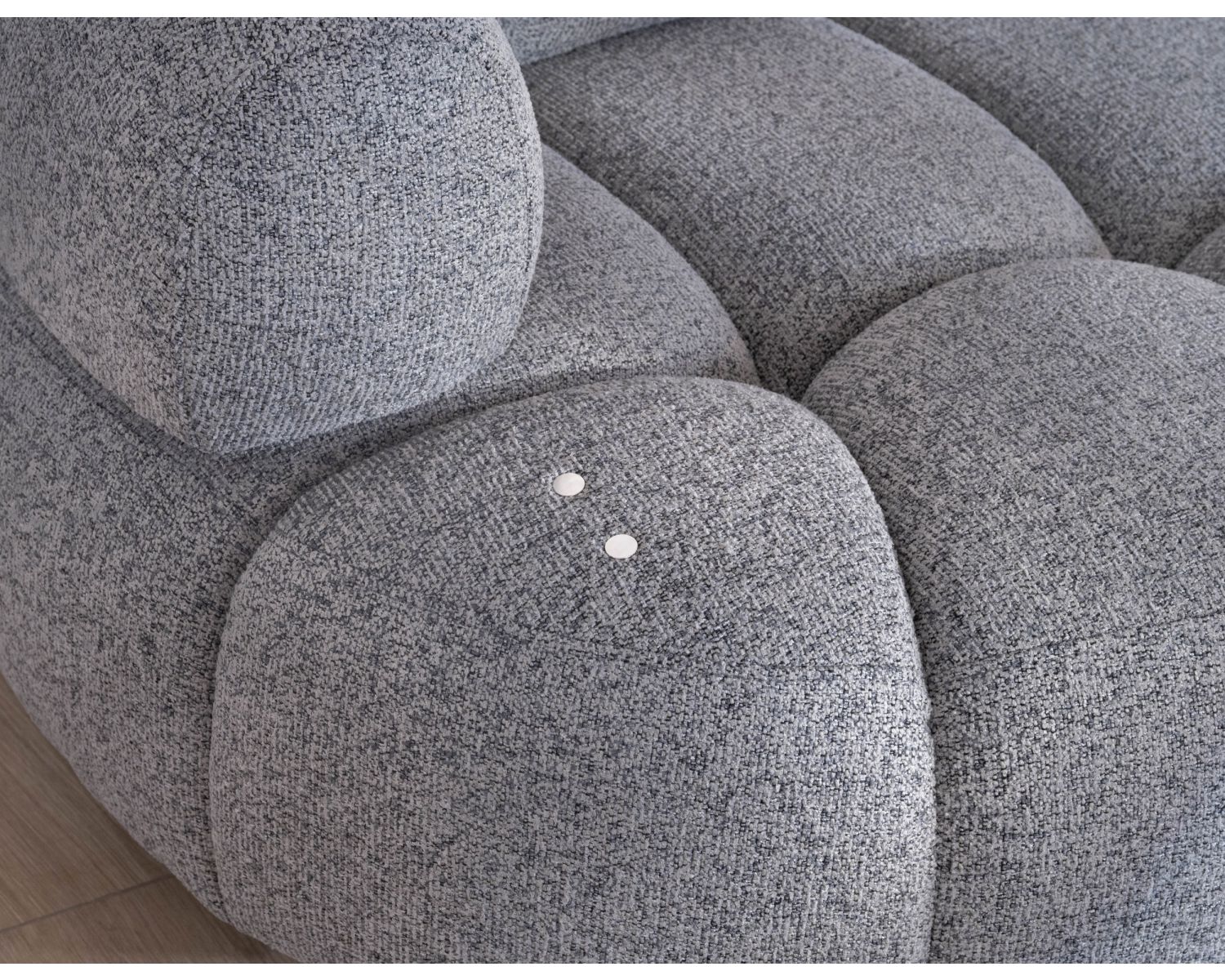 Grand canapé d'angle en tissu tramé gris "Syltan" avec profondeur d'assise réglable électriquement