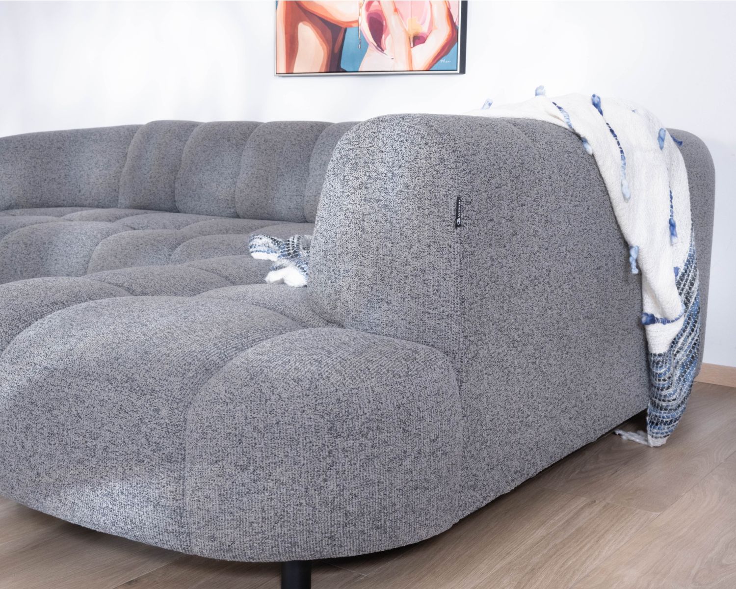 Grand canapé d'angle en tissu tramé gris "Syltan" avec profondeur d'assise réglable électriquement