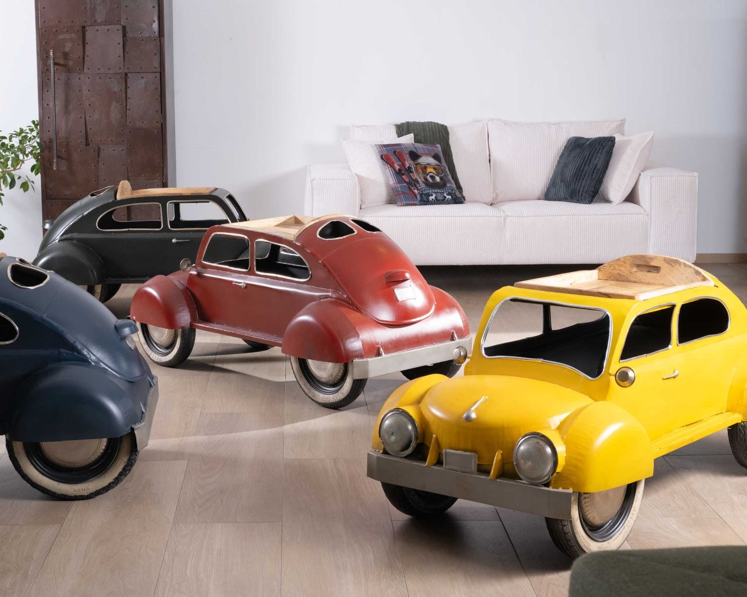 Insolite table de salon voiture vintage jaune "Crazy"