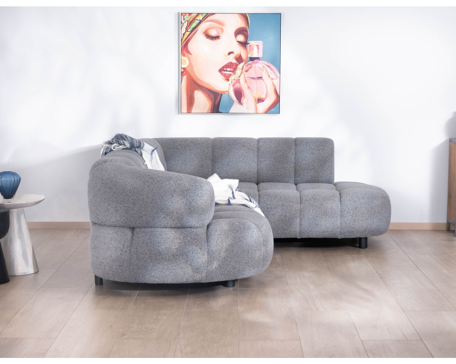 Grand canapé d'angle en tissu tramé gris "Syltan" avec profondeur d'assise réglable électriquement