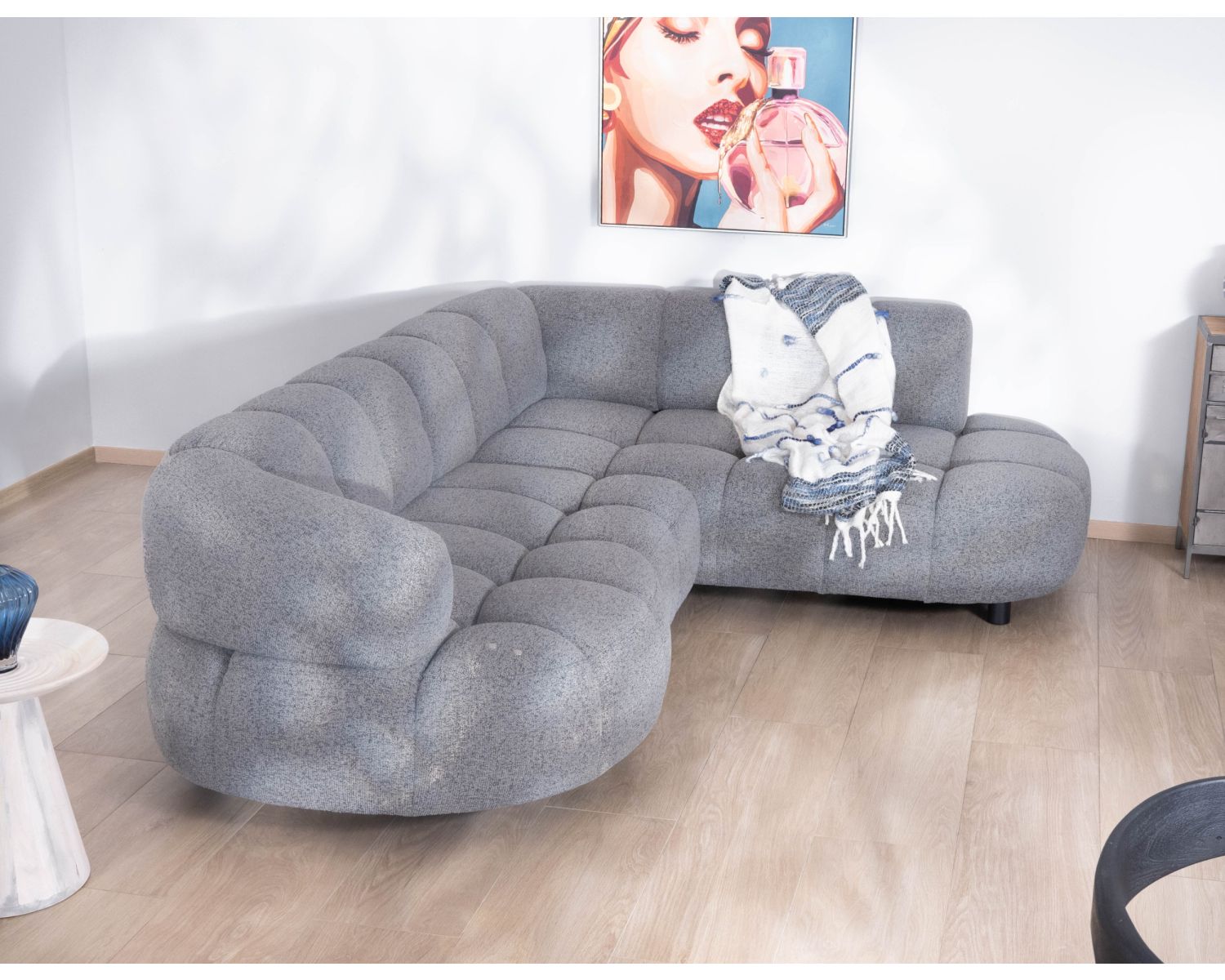 Grand canapé d'angle en tissu tramé gris "Syltan" avec profondeur d'assise réglable électriquement