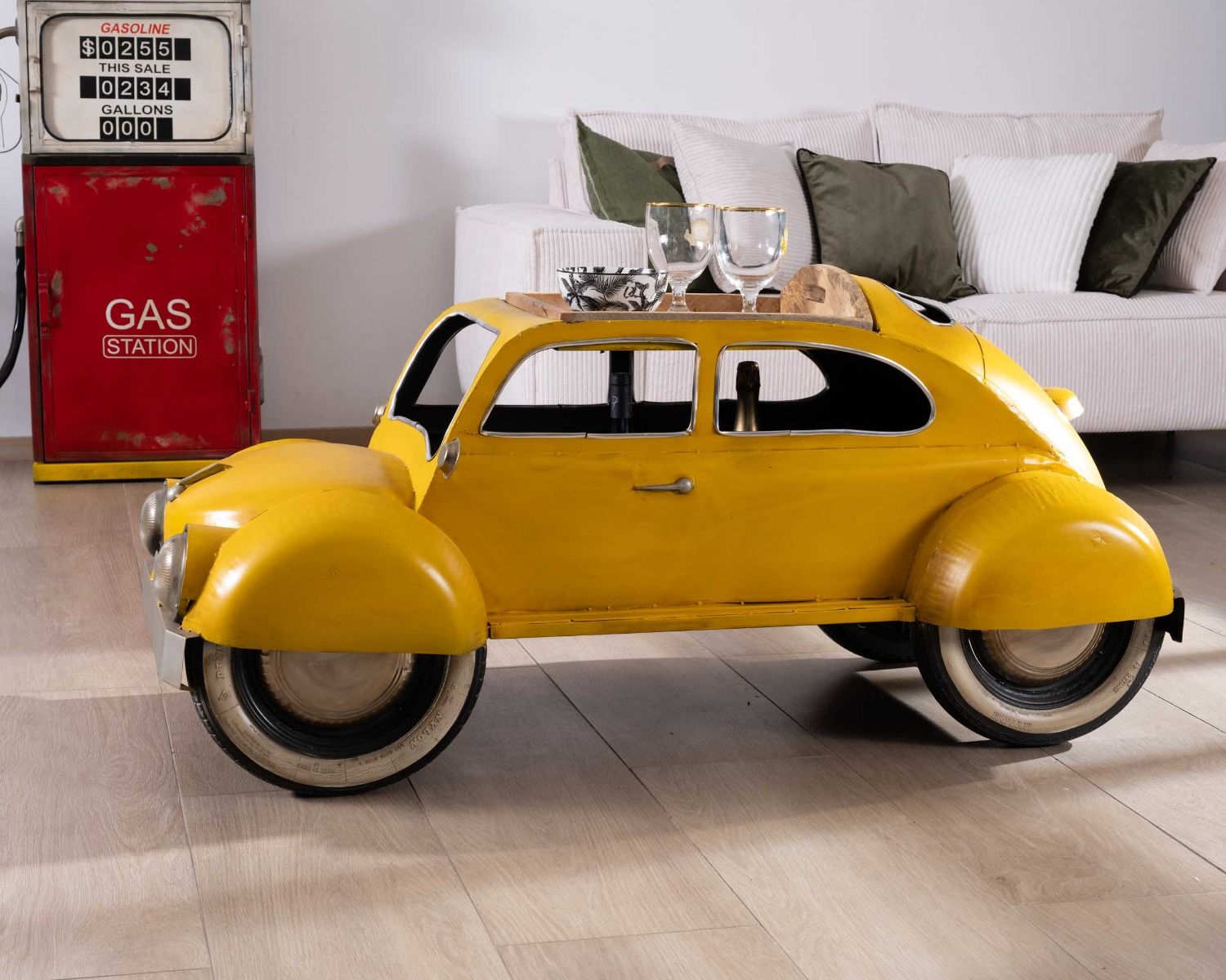 Insolite table de salon voiture vintage jaune "Crazy"