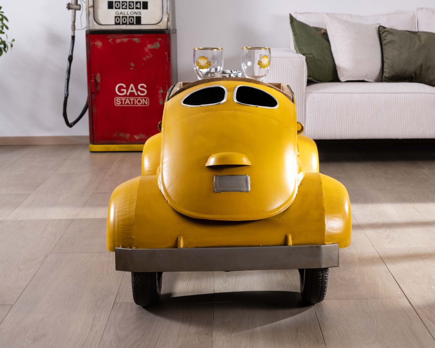 Insolite table de salon voiture vintage jaune "Crazy"