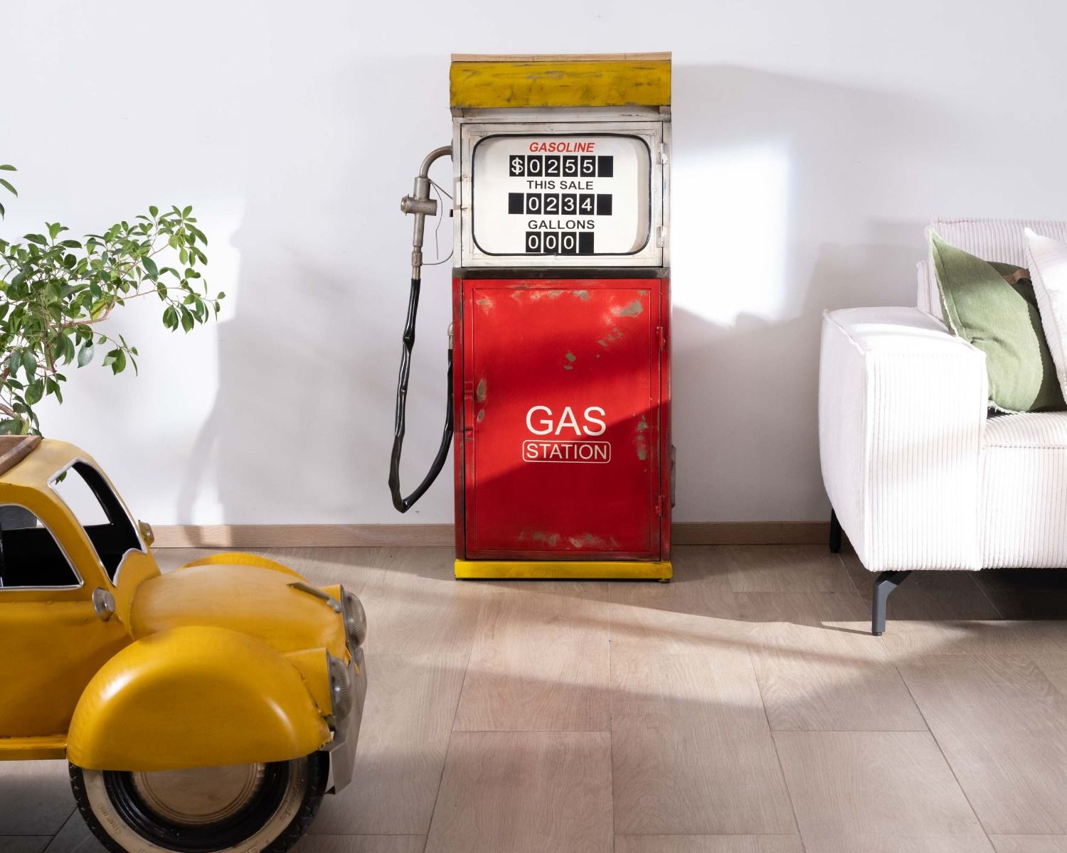 Petit meuble bar esprit récup pompe à essence rouge "Crazy"