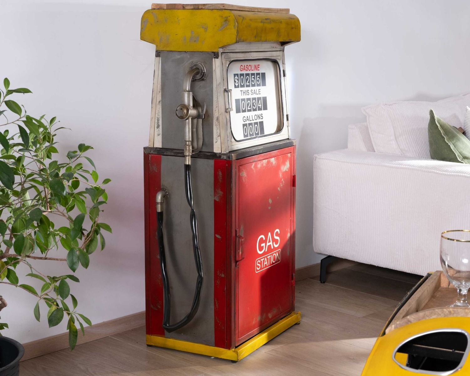 Petit meuble bar esprit récup pompe à essence rouge "Crazy"