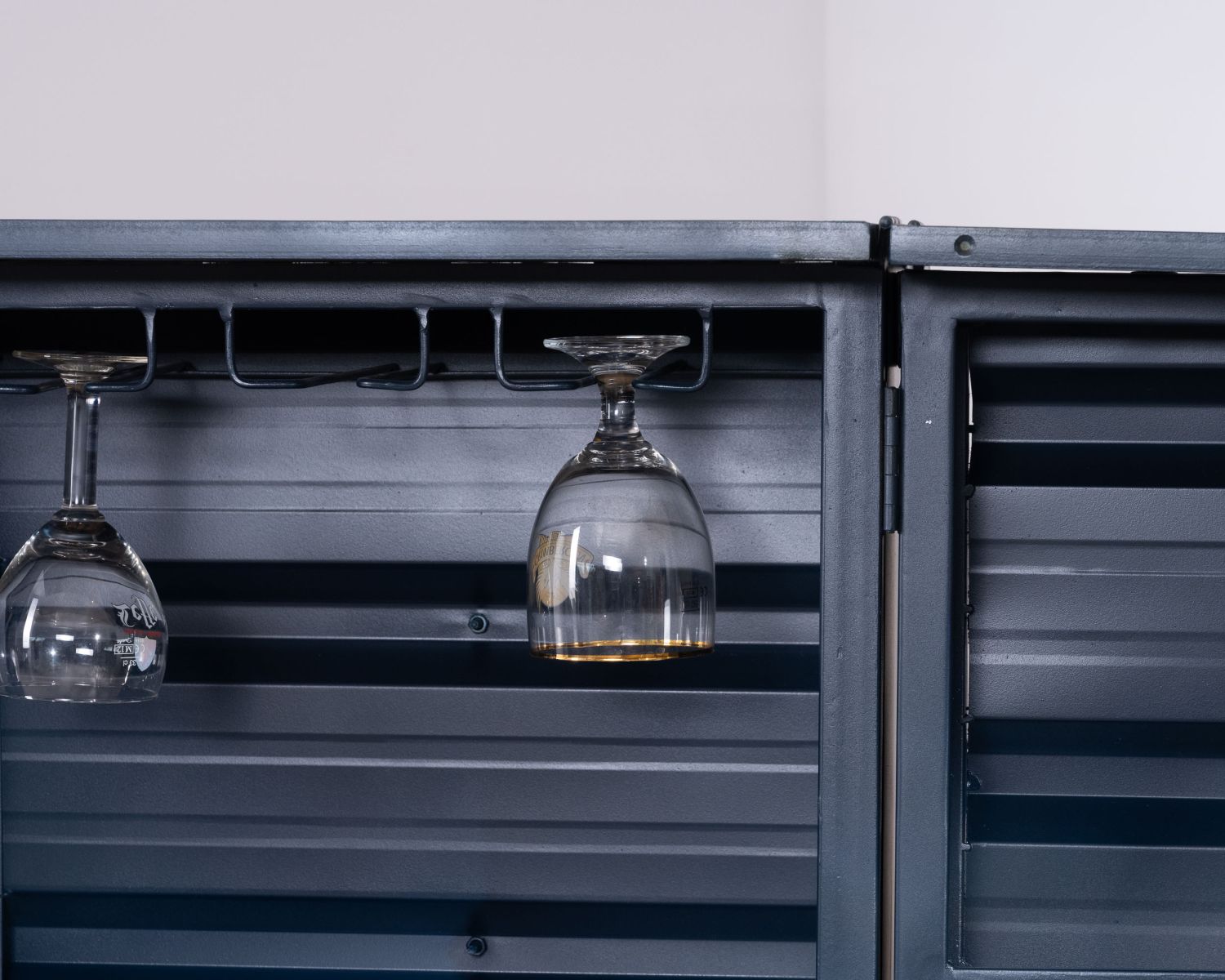 Petit meuble de bar modulable esprit conteneur "Crazy"