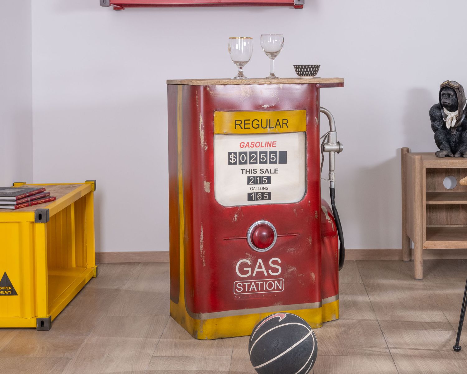 Comptoir de bar pompe à essence rouge et or avec plateau en manguier "Crazy"