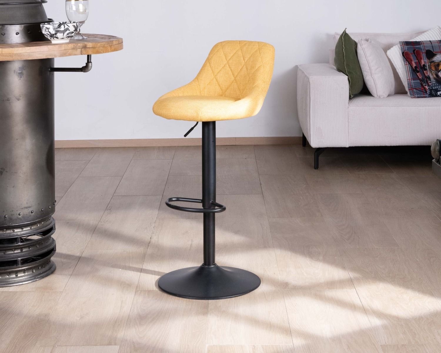 Lot de 2 chaises de bar réglable en hauteur en tissu jaune et pied métal noir "O'Neal"