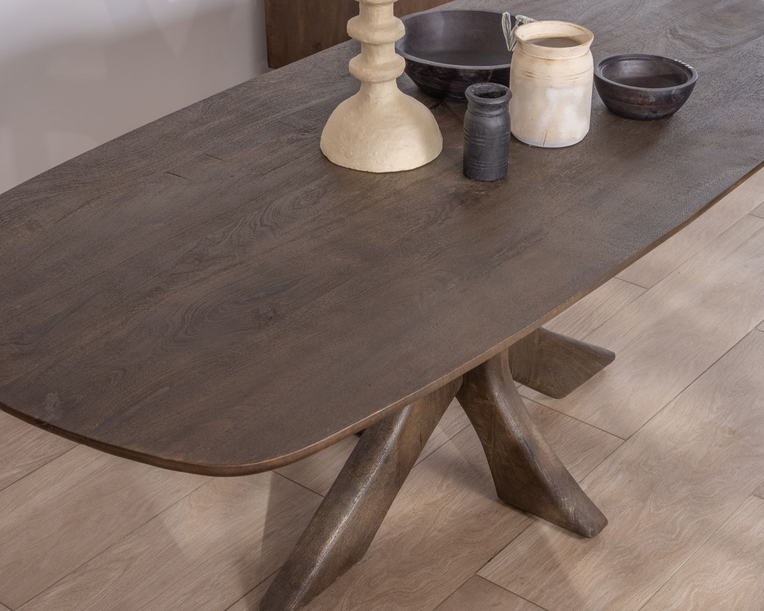 Table de repas 220 cm en manguier "Flow" piètement effet branches d'arbre