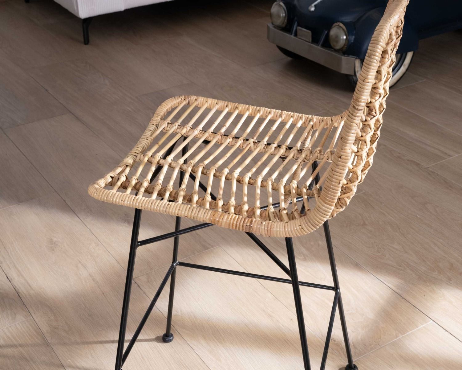 Chaise mi-hauteur en rotin et pieds métal "Coco"