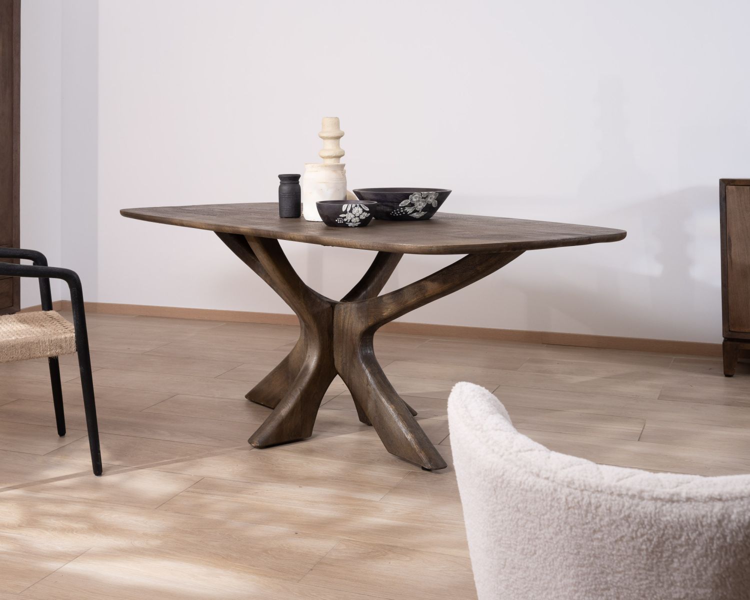 Table de repas 220 cm en manguier "Flow" piètement effet branches d'arbre