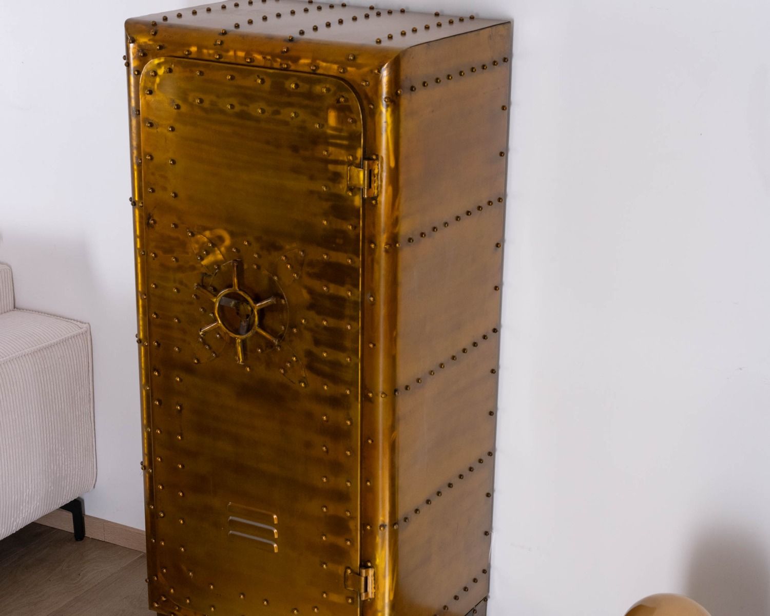 Meuble de rangement aspect coffre fort doré "Crazy"