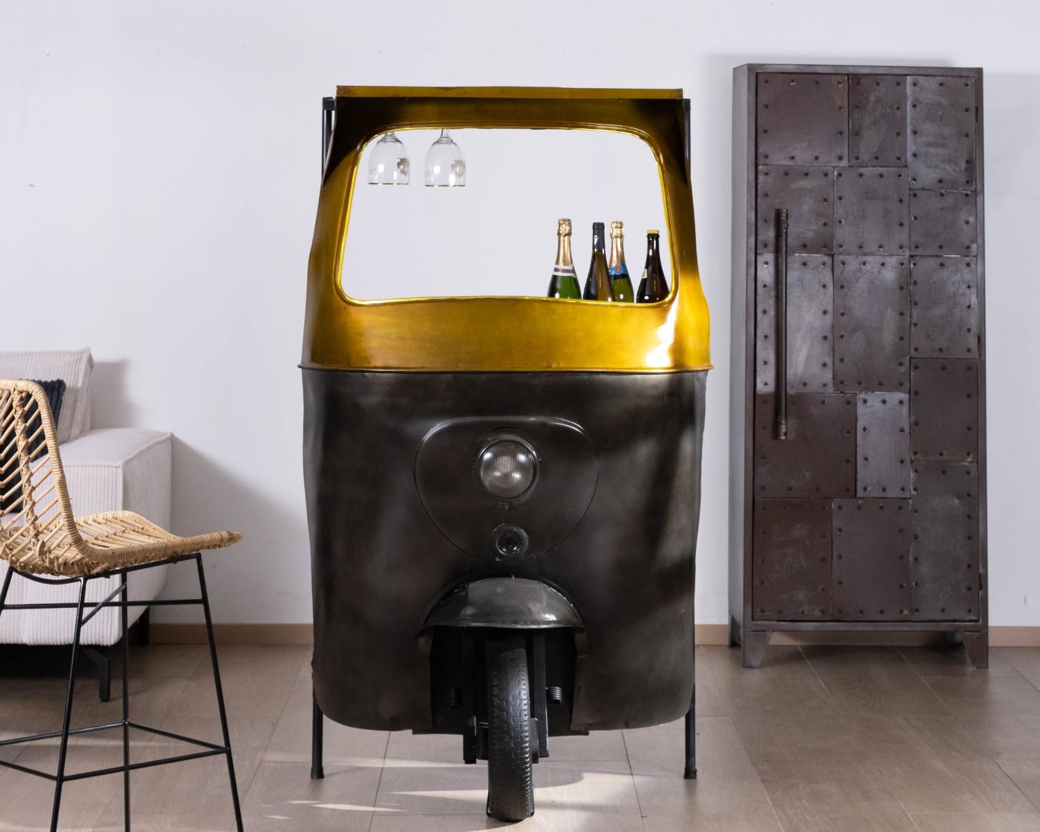 Comptoir de bar aspect Tuk-tuk indien esprit récup "Crazy"