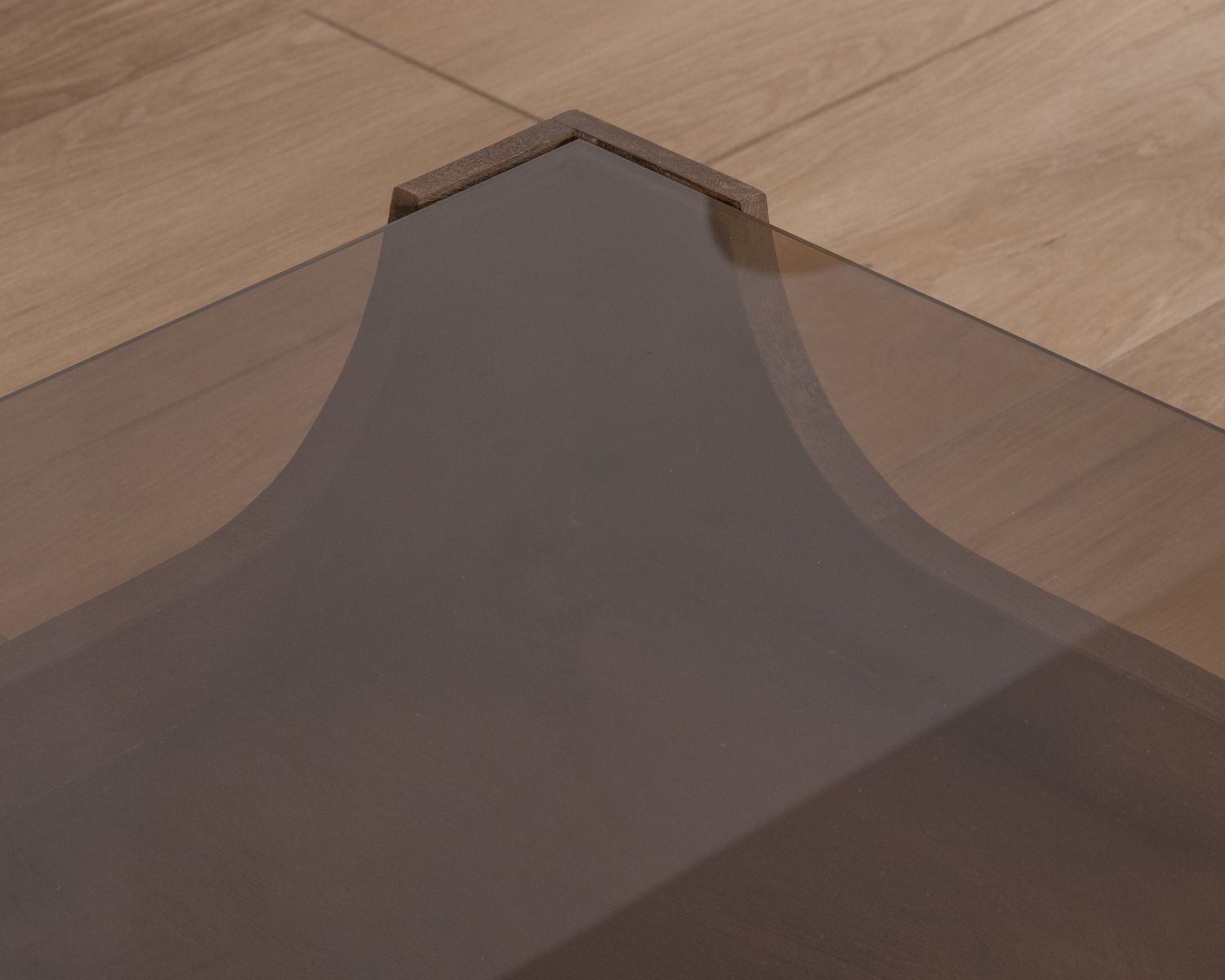 Table basse carrée design vintage en manguier avec plateau verre "Slody"