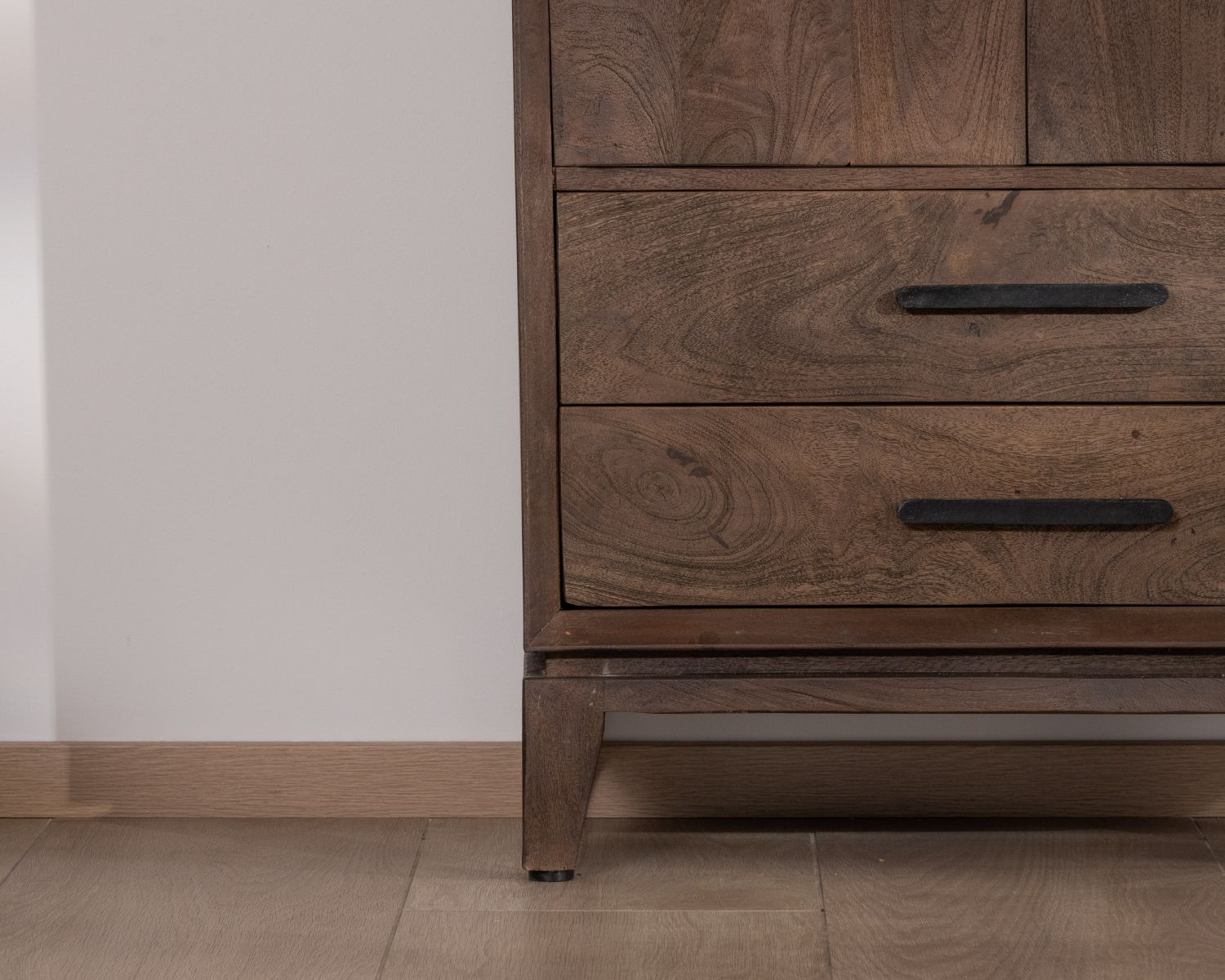 Armoire vintage en manguier avec portes et tiroirs bas "Slody"