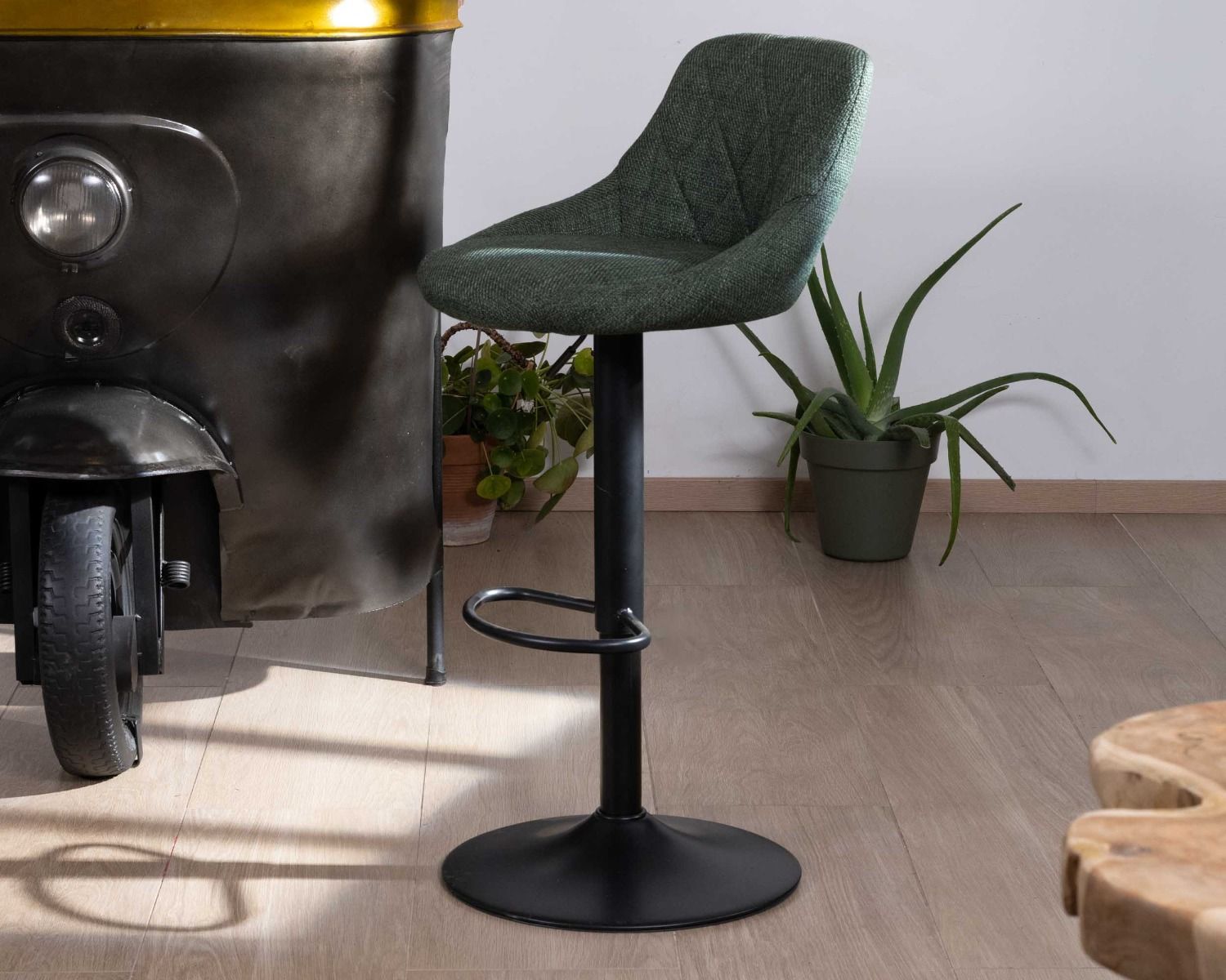 Lot de 2 chaises de bar réglable en hauteur en tissu kaki et pied métal noir "O'Neal"