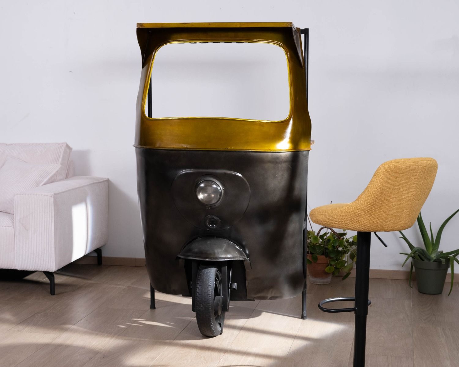 Comptoir de bar aspect Tuk-tuk indien esprit récup "Crazy"