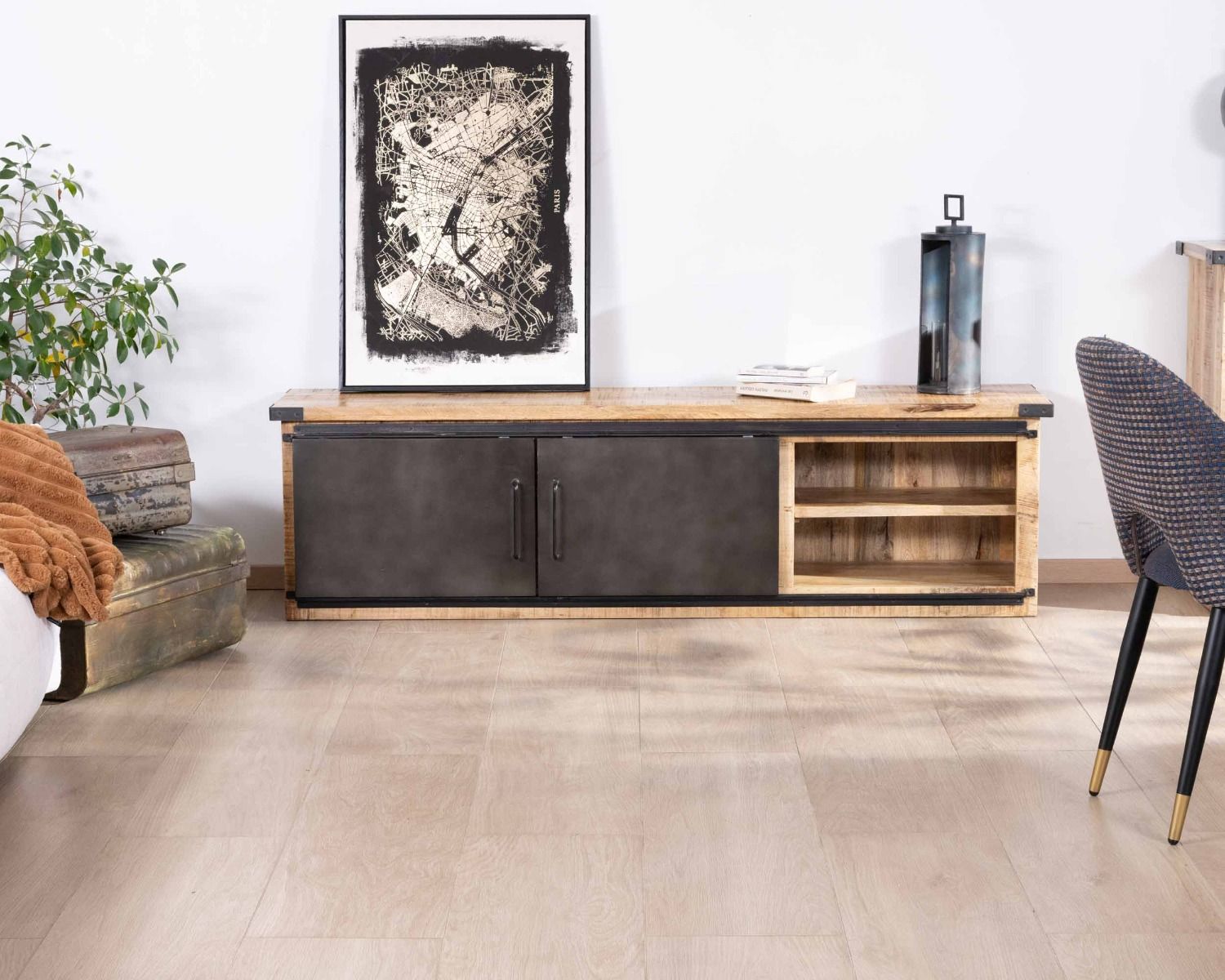 Meuble TV 160 cm porte coulissante métal et bois "Caractère"