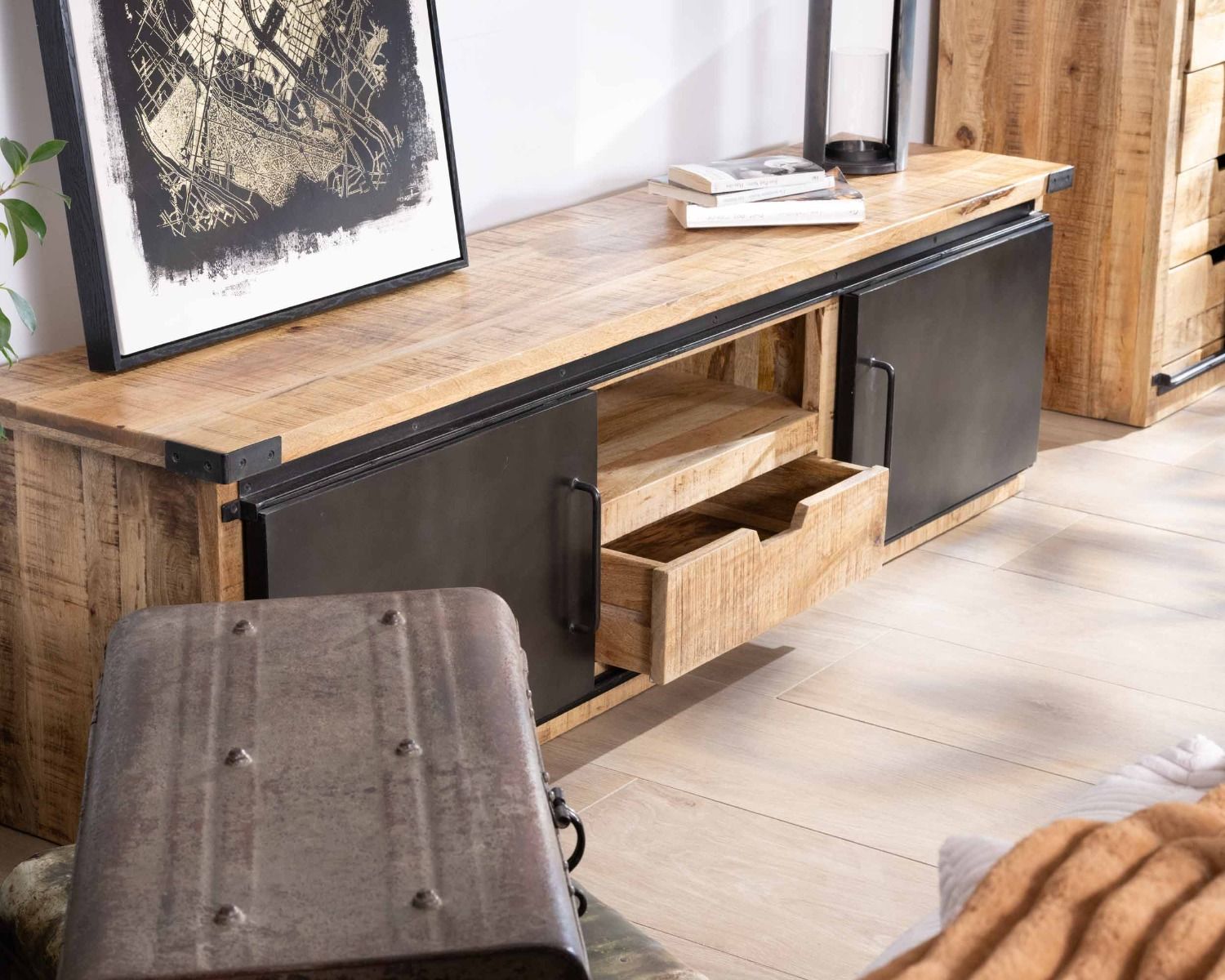 Meuble TV 160 cm porte coulissante métal et bois "Caractère"