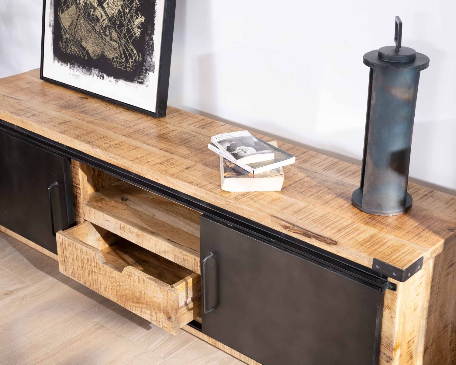 Meuble TV 160 cm porte coulissante métal et bois "Caractère"