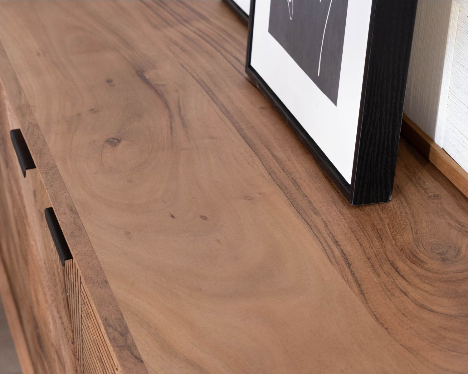 Enfilade 4 portes en acacia "Uky" design contemporain esprit rétro