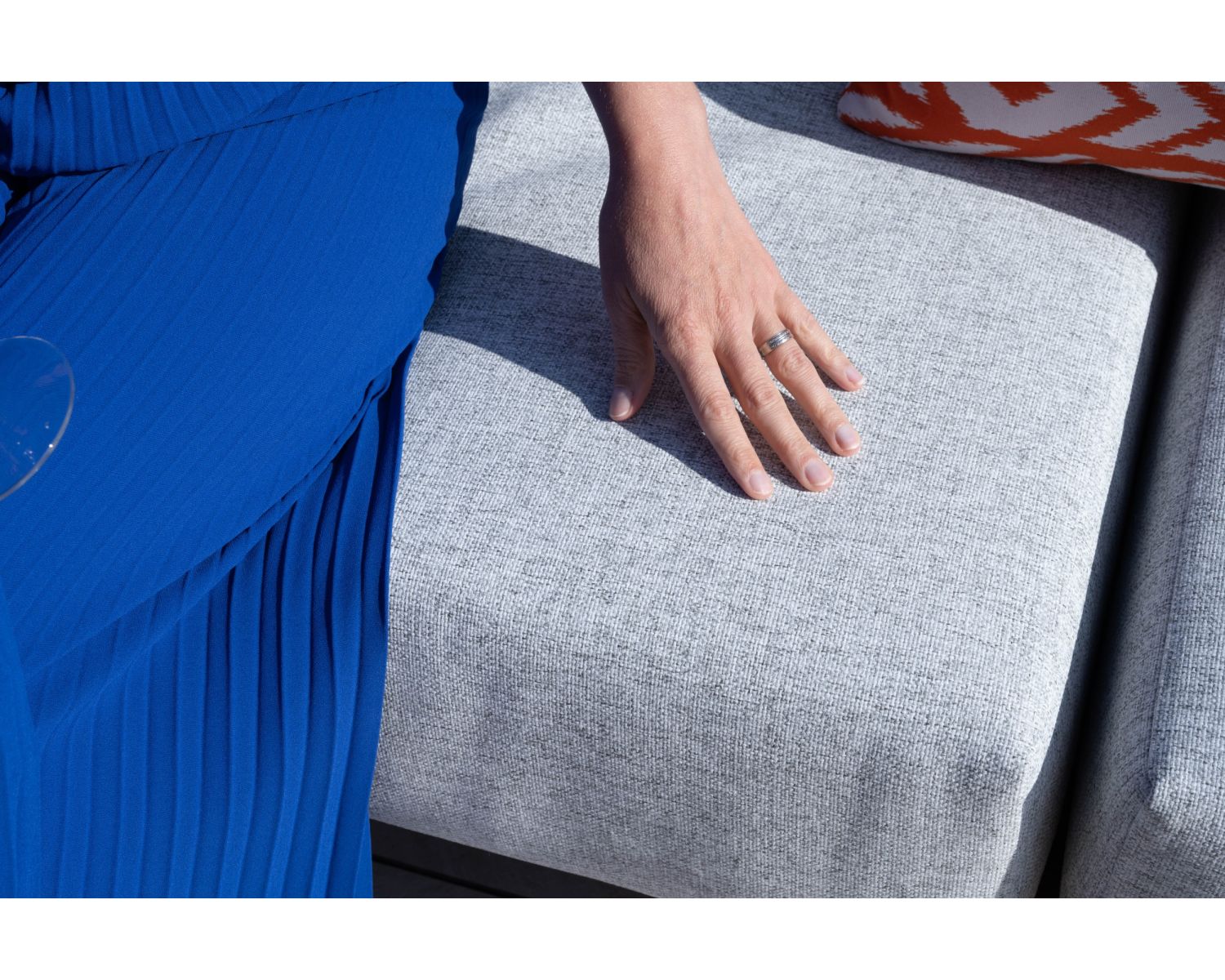 Grand canapé modulaire 5 places de jardin "Eclipse" avec tablette d'angle en teck