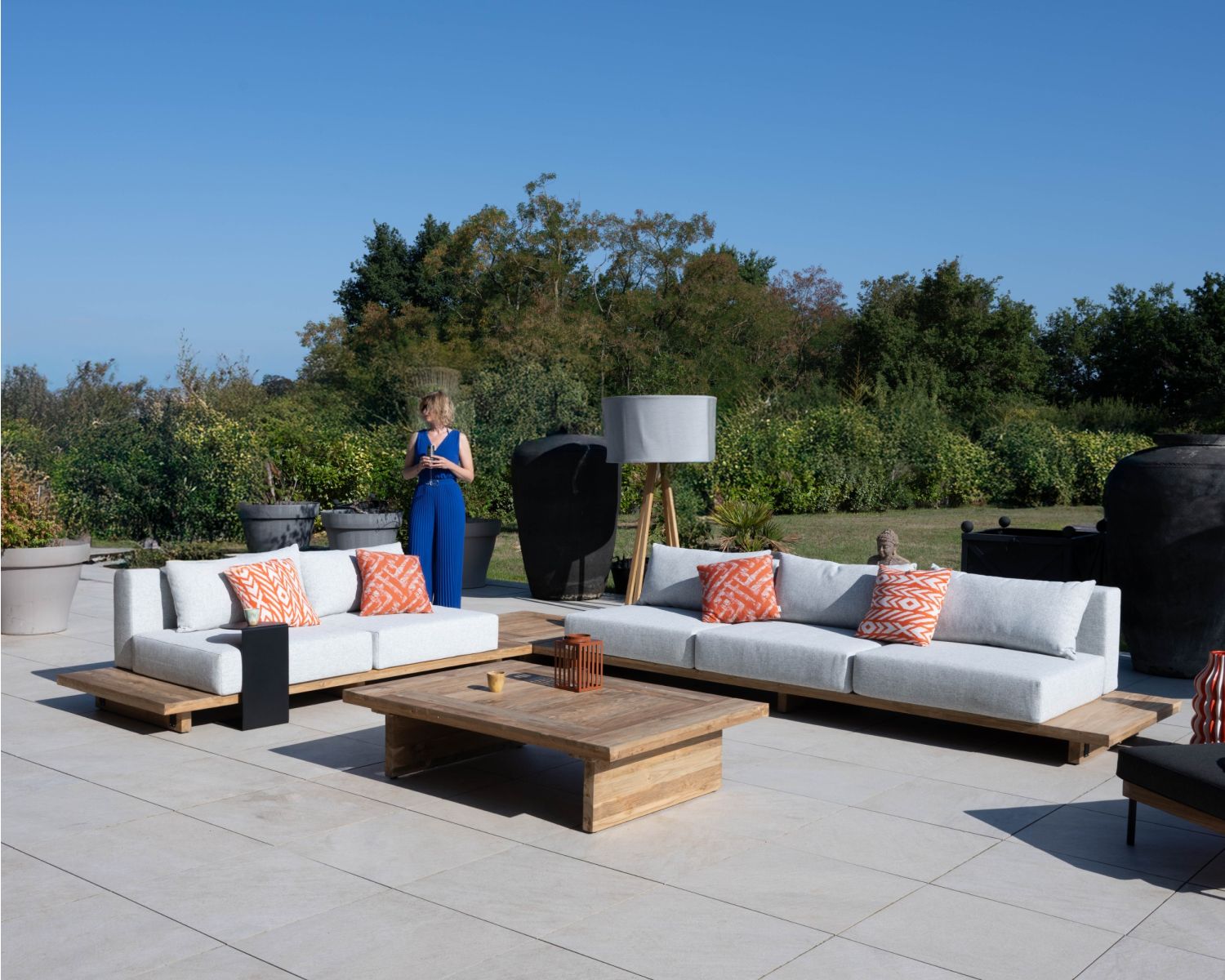 Grande table basse design japandi spéciale extérieur en teck "Eclipse" 140 cm